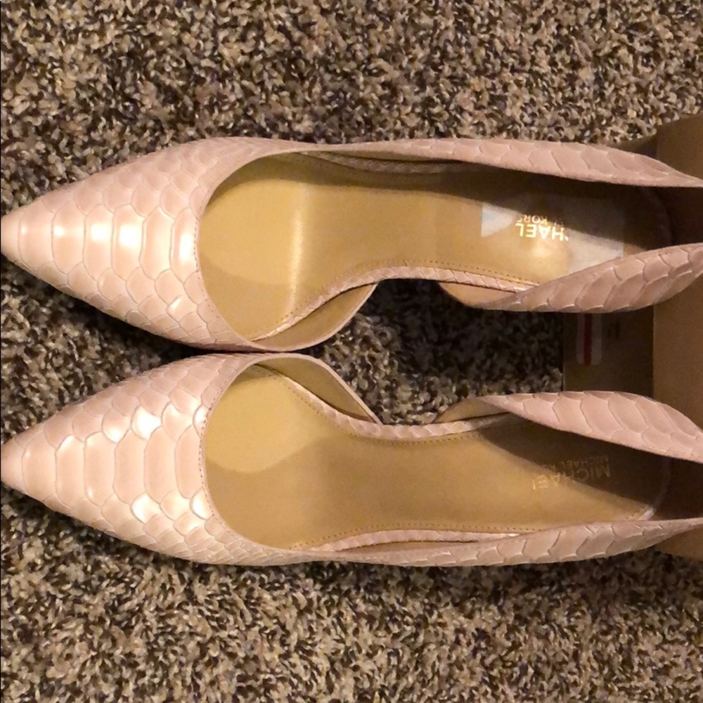 Pink crocodile pumps